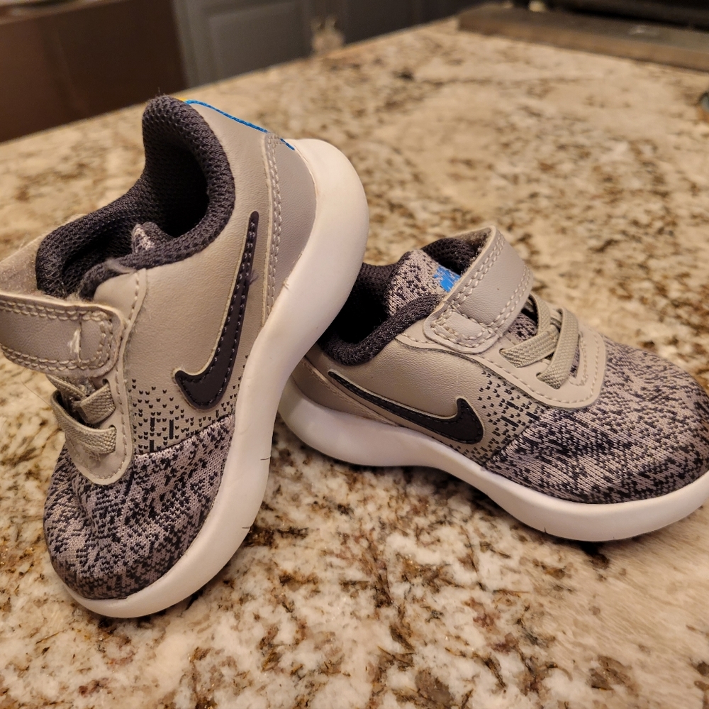 nike flex contact no tie sneakers  - Baby Size 4c